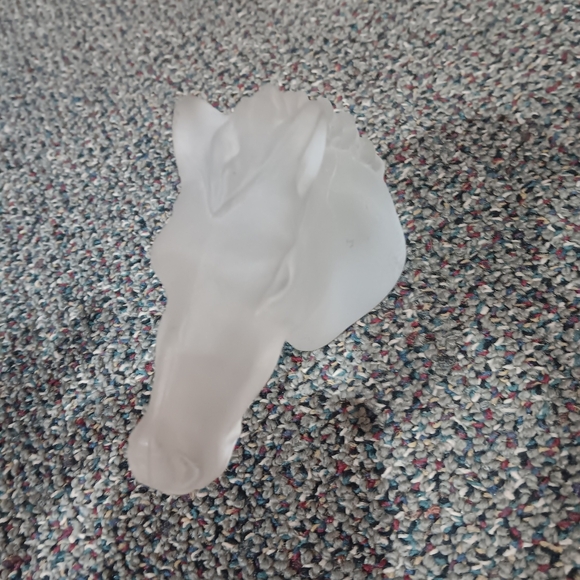 Beautiful Czech frosted glass horses mantle bust figurine - Picture 3 of 3